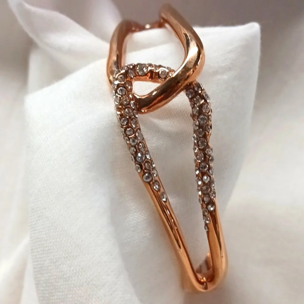 Hinged Bangle Love Knot Bracelet. - Picture 5 of 7